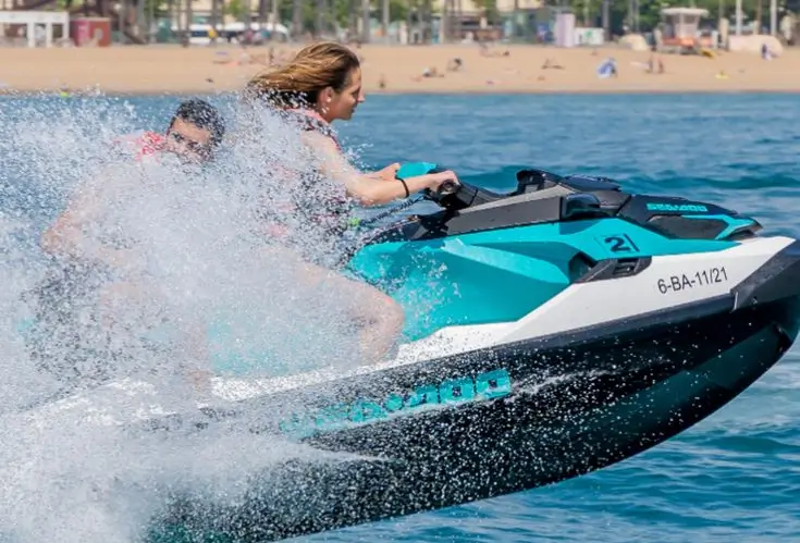 ¿Cuánto cuesta alquilar una moto de agua?