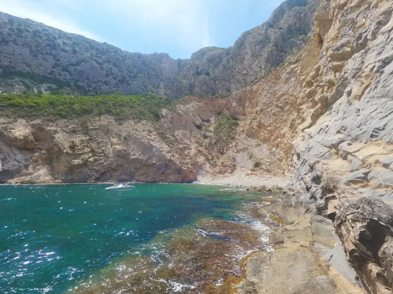 Las 5 calas más bonitas de Calpe para recorrer con tu moto de agua