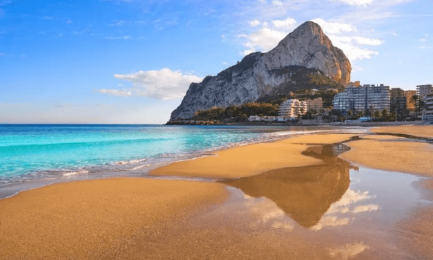 Los mejores lugares para sacarse fotos en Calpe desde el mar