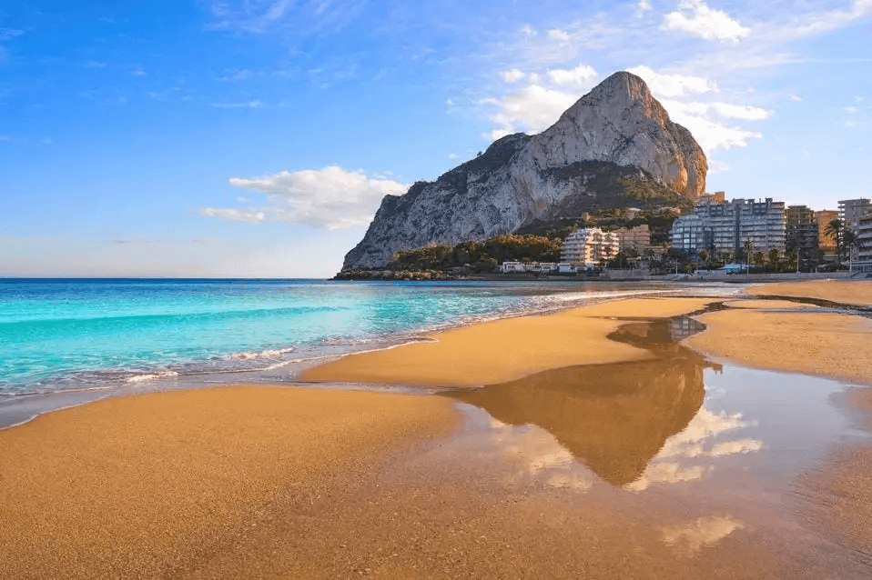 Los mejores lugares para sacarse fotos en Calpe desde el mar