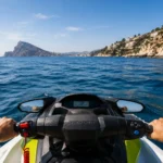 Alquiler libre o excursión guiada en moto de agua: qué opción elegir